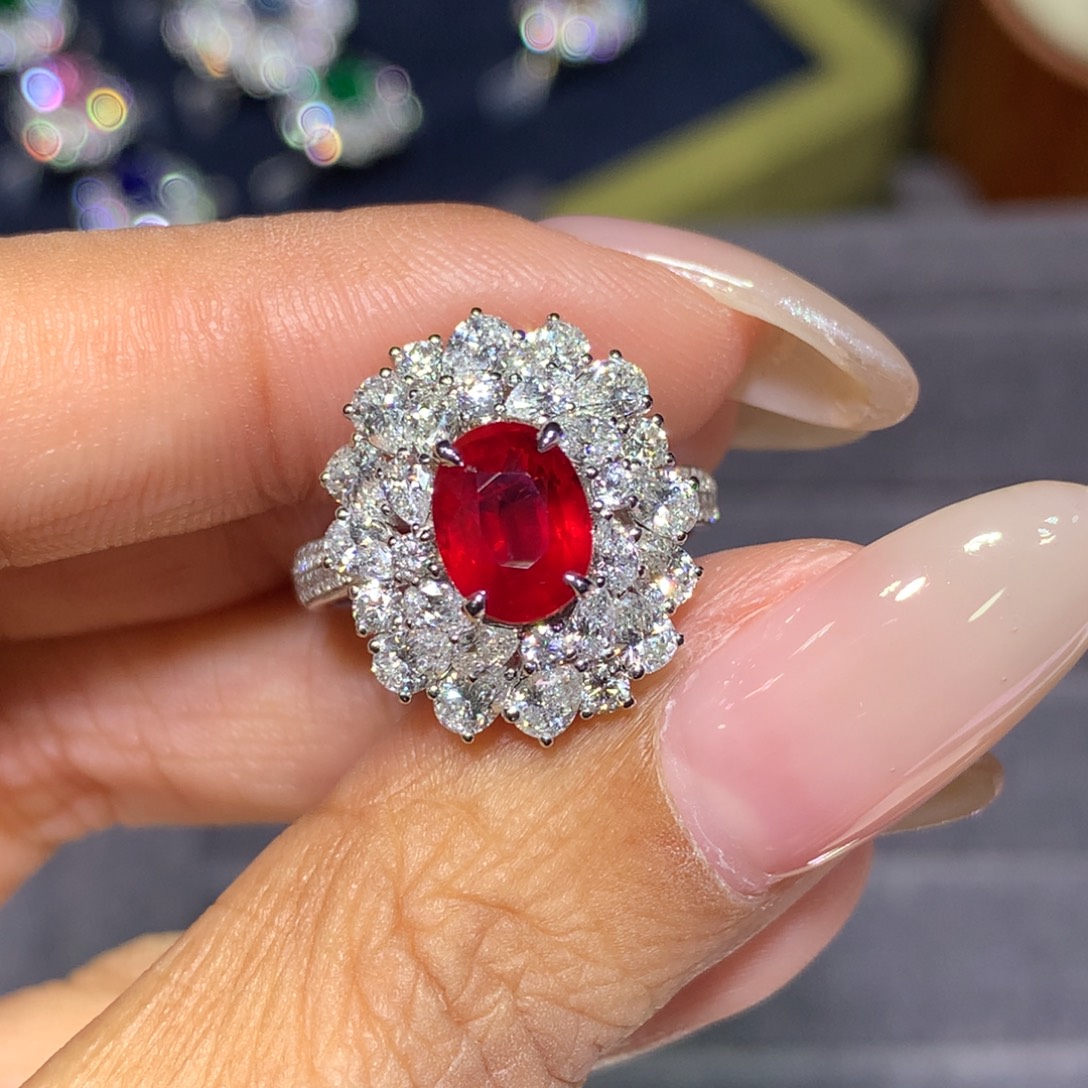 戒指18K金镶嵌红宝石2.03ct