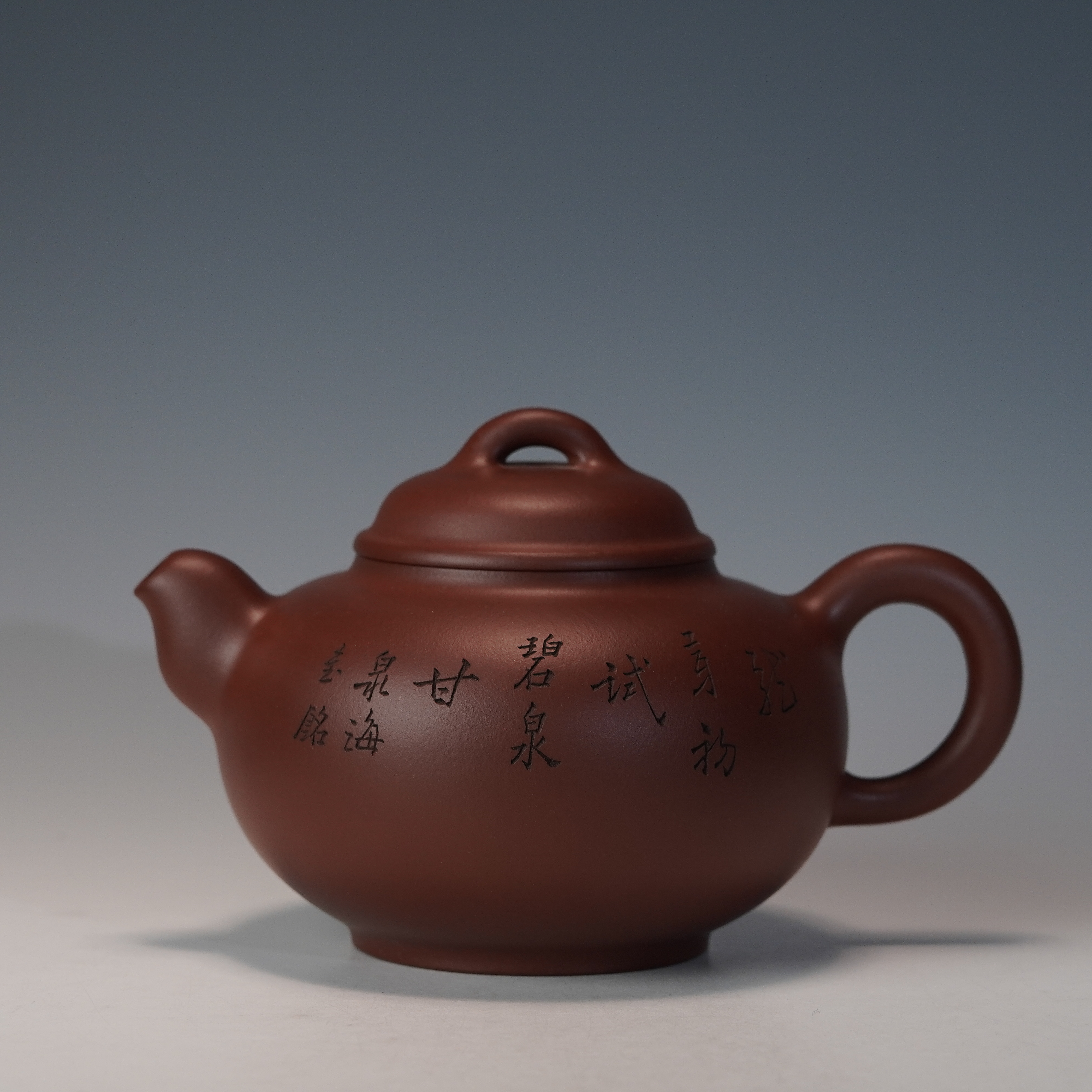 lot.23049 谭泉海 紫泥清趣壶 560cc