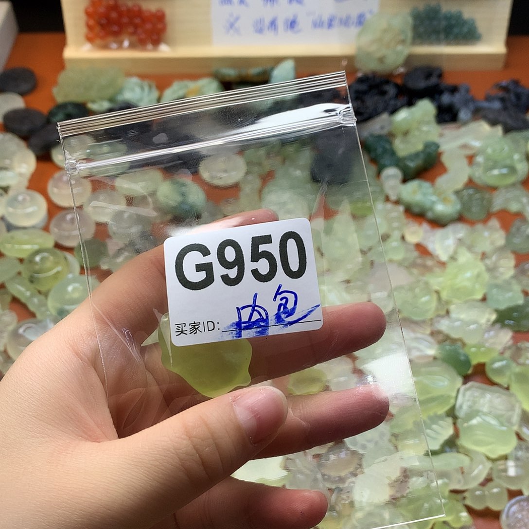 肉***包蛇纹石玉未镶嵌颈饰