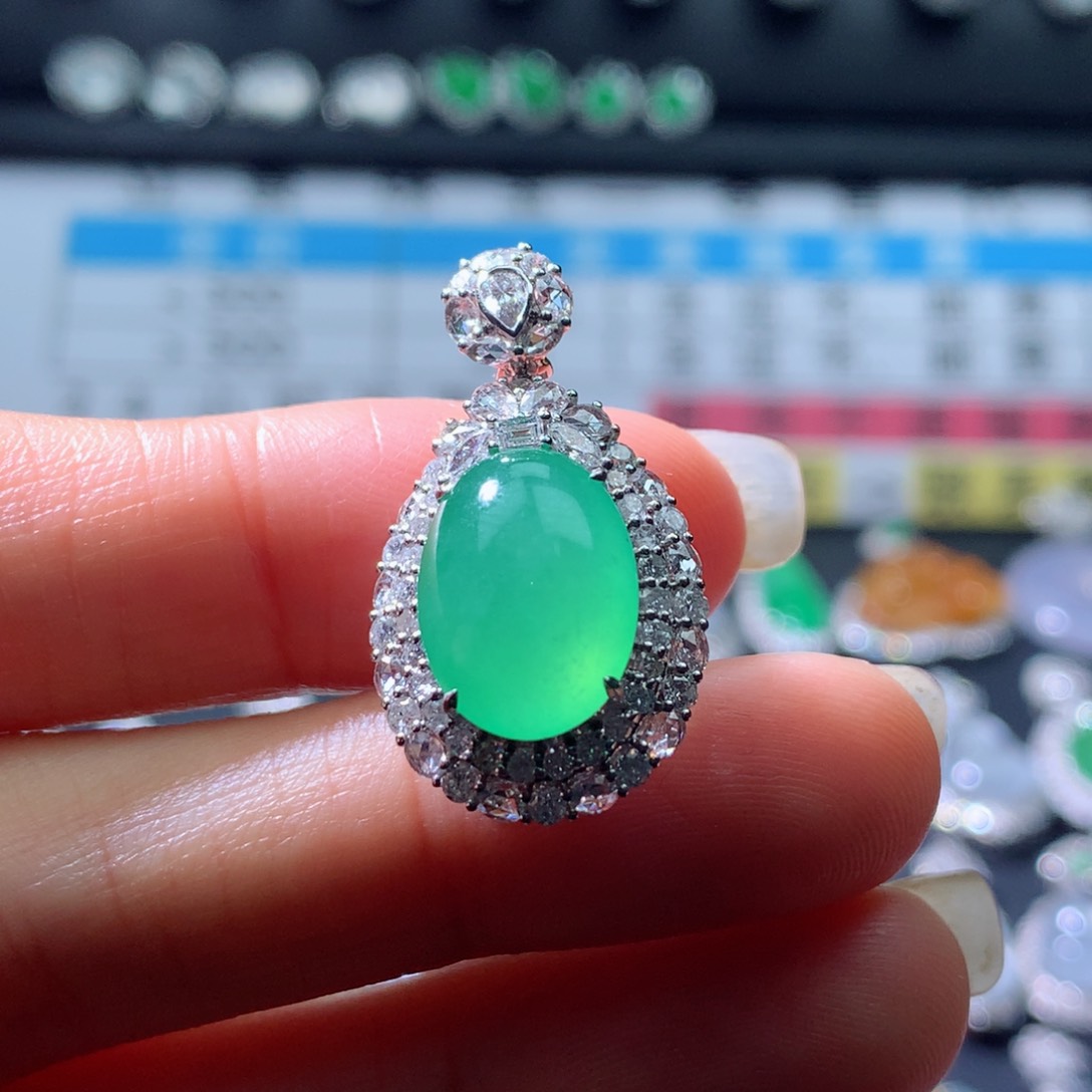 颈饰未镶嵌翡翠伴钻