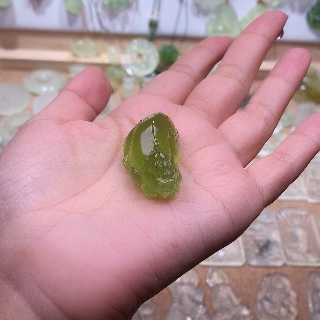 未镶嵌蛇纹石玉颈饰