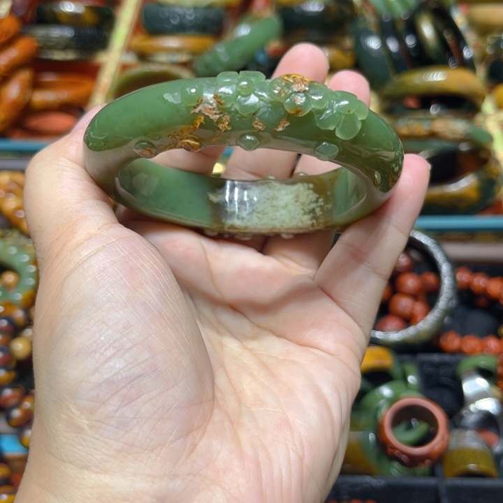 不***已岫岩河磨玉（透闪石质玉）未镶嵌手镯