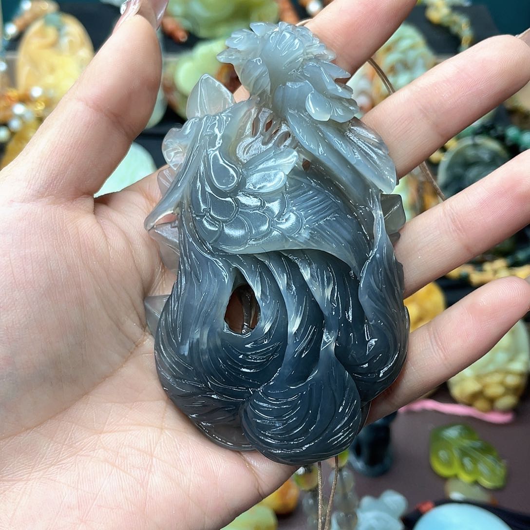 蛇纹石玉颈饰未镶嵌