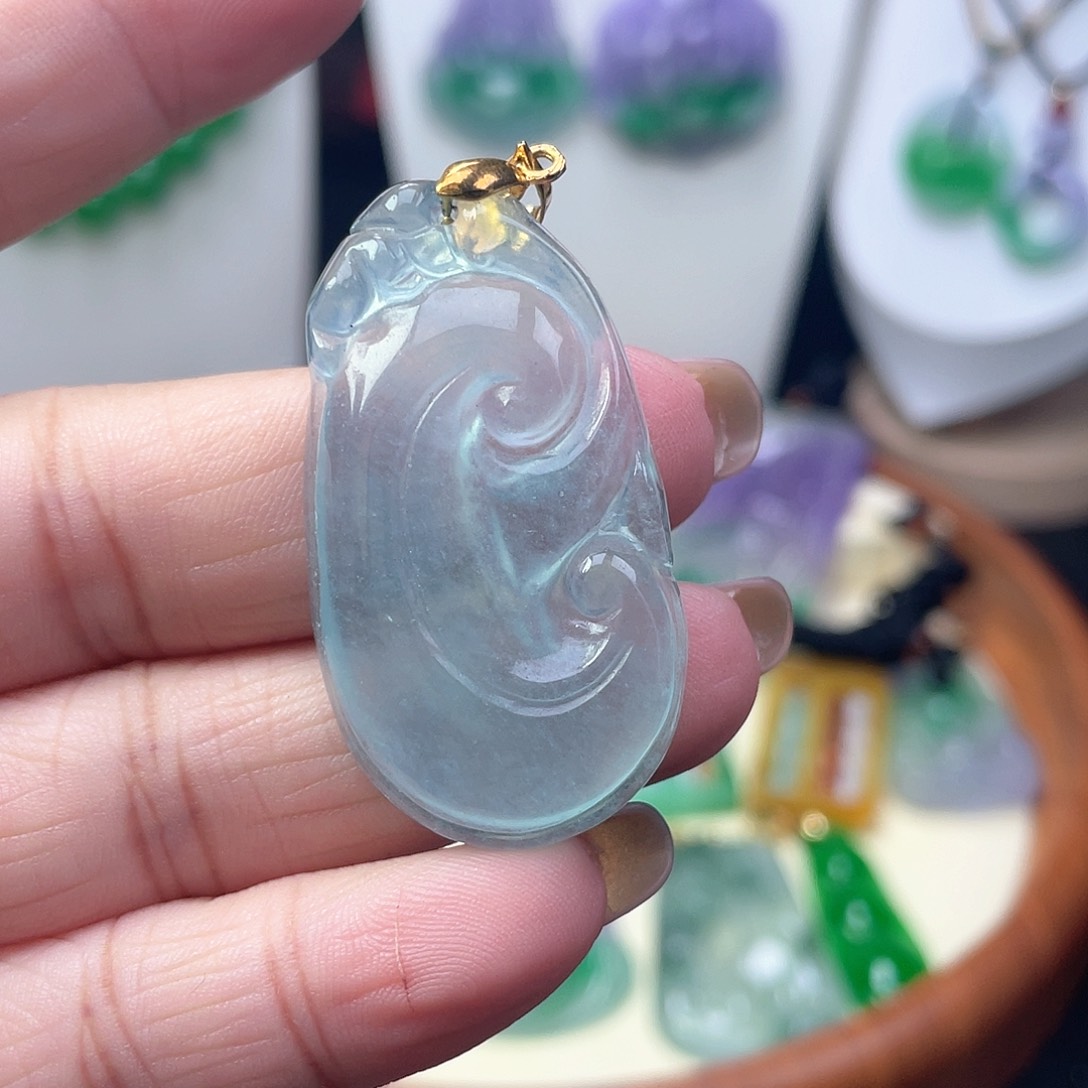 翡翠吊坠(赠链)未镶嵌