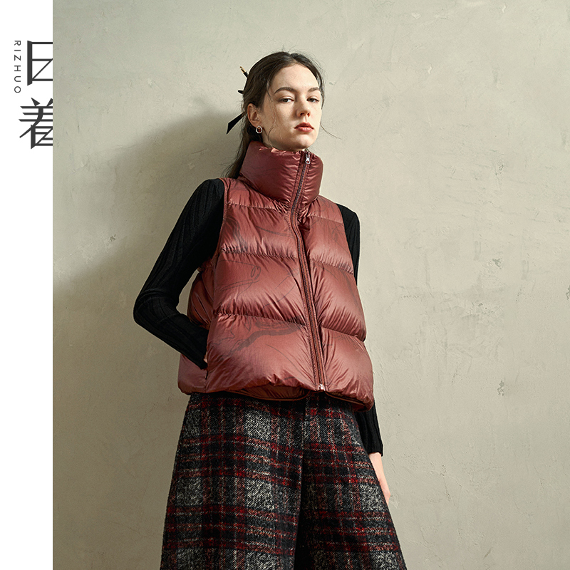日着侠一匹风立领羽绒马夹女款2025秋新款短款马甲上衣女RD8363J1