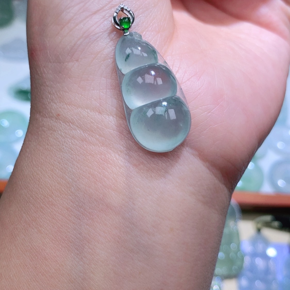 【闪购商品】翡翠颈饰18K金镶嵌福豆