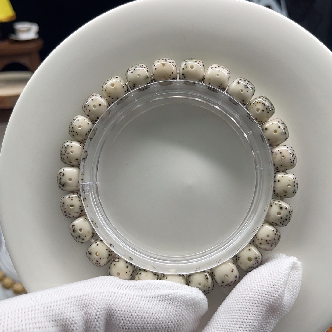 星月菩提手串石玉黄金瞳9×8同枝