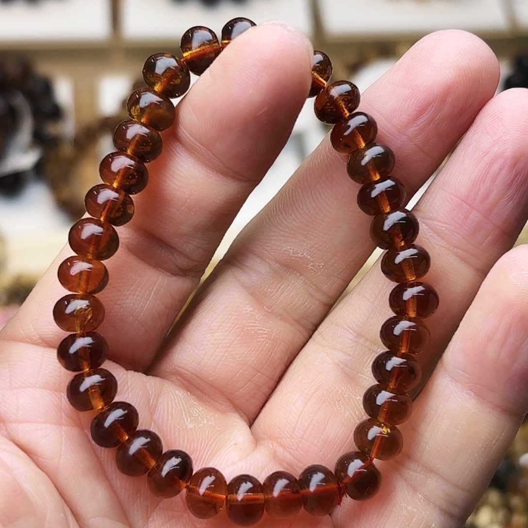 琥珀未镶嵌裸石七