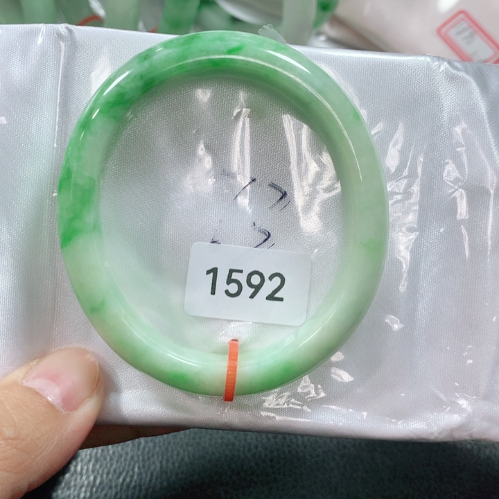 翡翠手镯未镶嵌天然翡翠手镯55