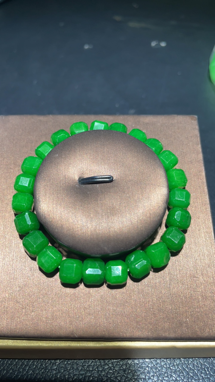 44  卡10方糖切面辣绿手链