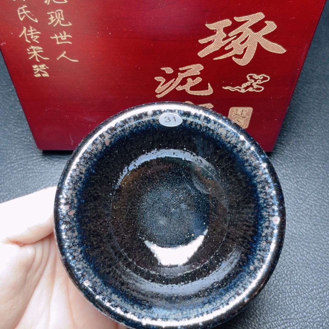 茶盏滴滴答答的声音响起