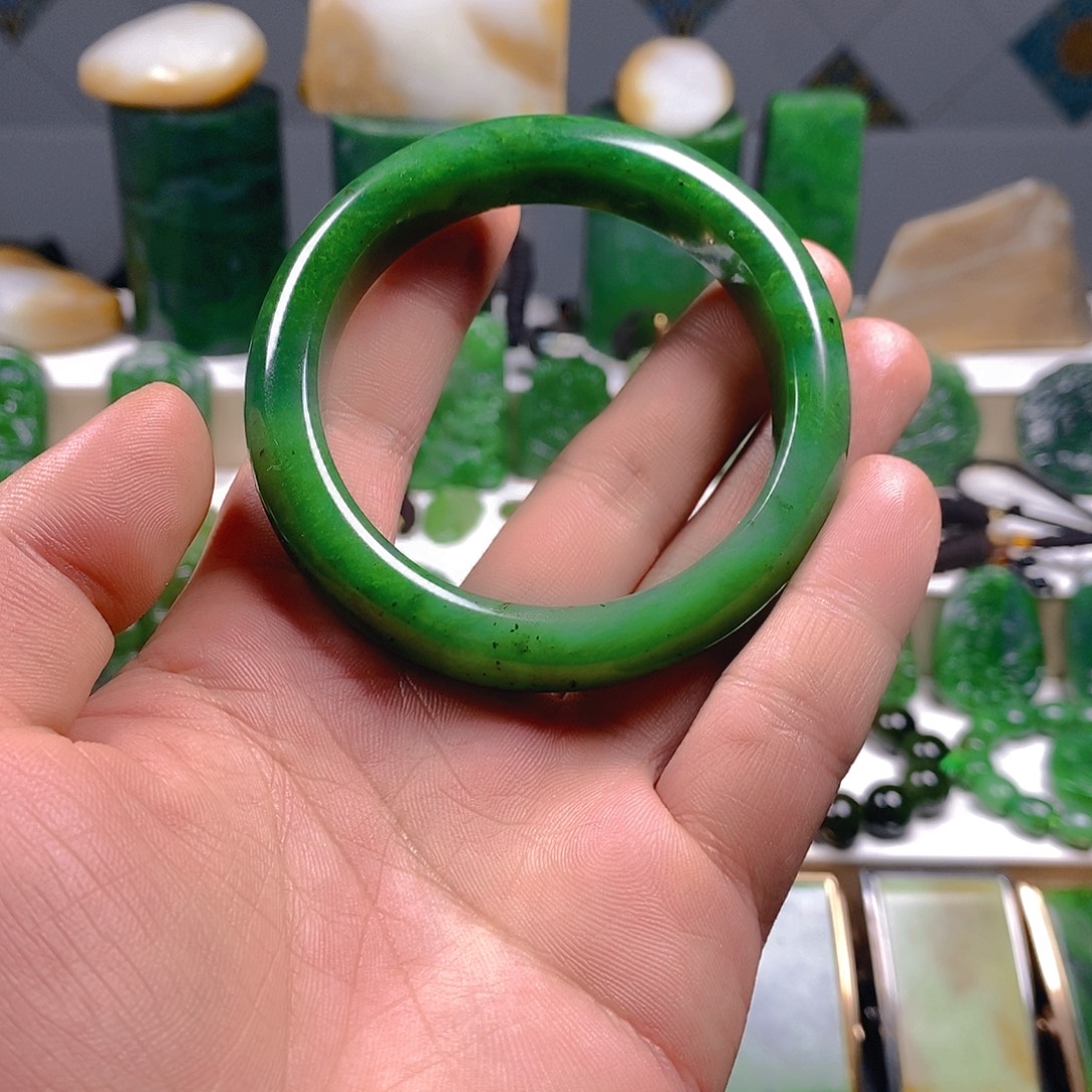 和田玉未镶嵌手镯