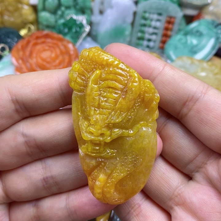 翡翠吊坠(赠链)未镶嵌