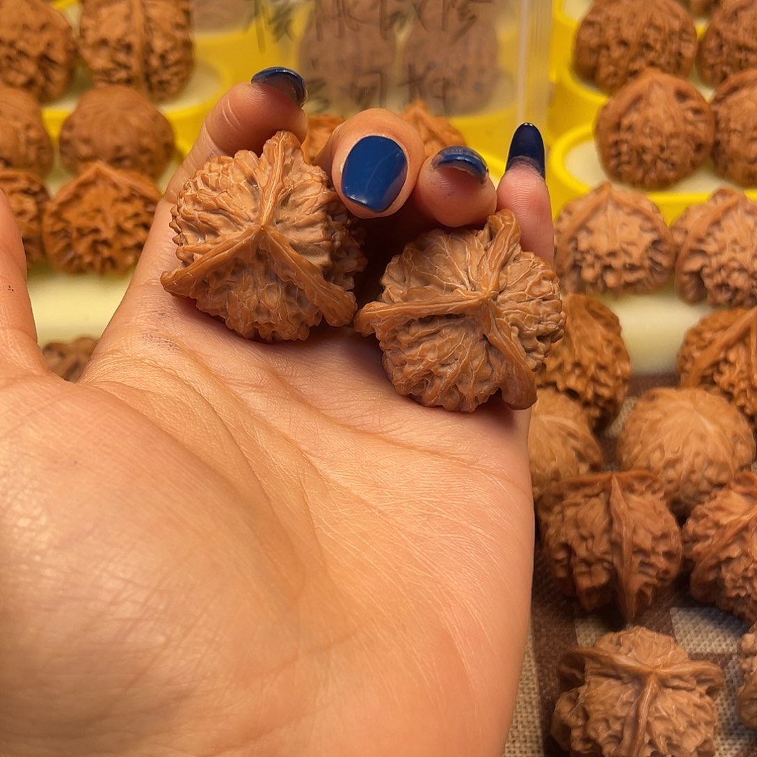 好***孩吊坠文玩核桃盘山三棱