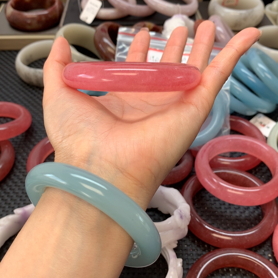 用***9石英岩玉未镶嵌手镯