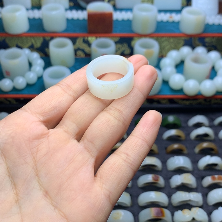 风***…和田玉未镶嵌戒指