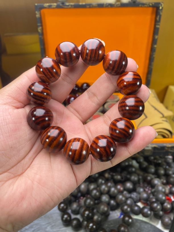 海南黄花梨2.0爆满虎皮水波满纹文玩好物