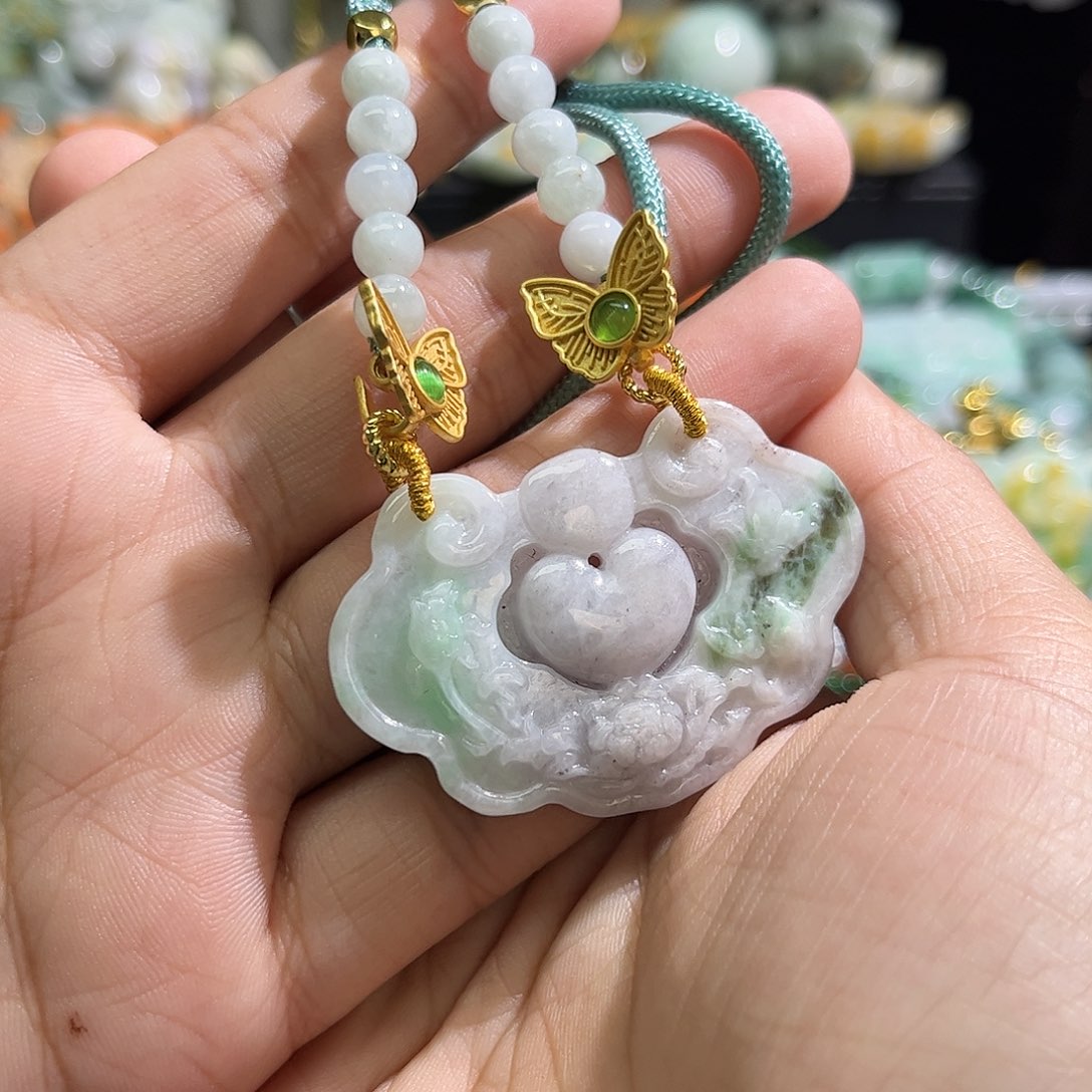 翡翠未镶嵌颈饰待编织