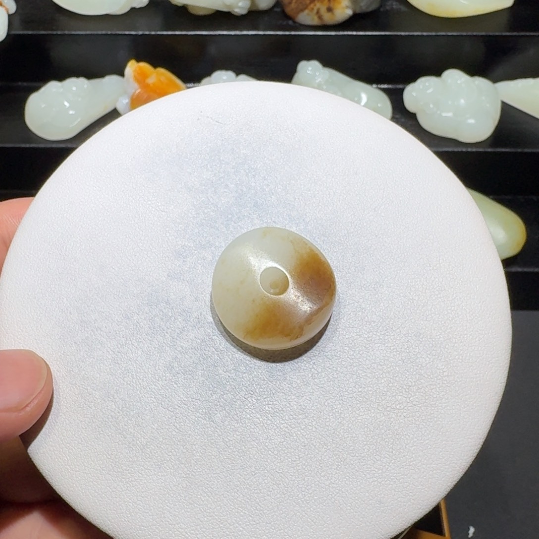 一***龙和田玉未镶嵌颈饰