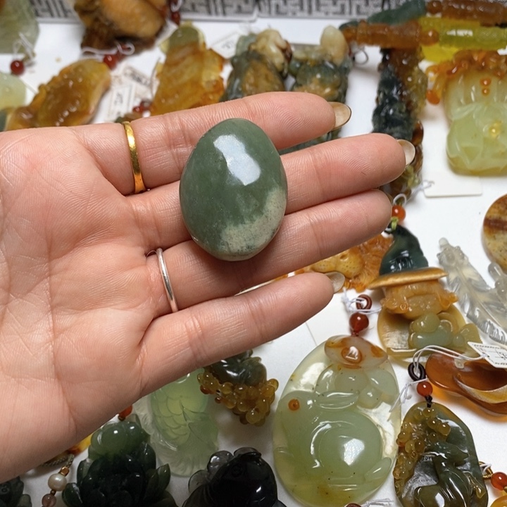 蛇纹石玉颈饰未镶嵌