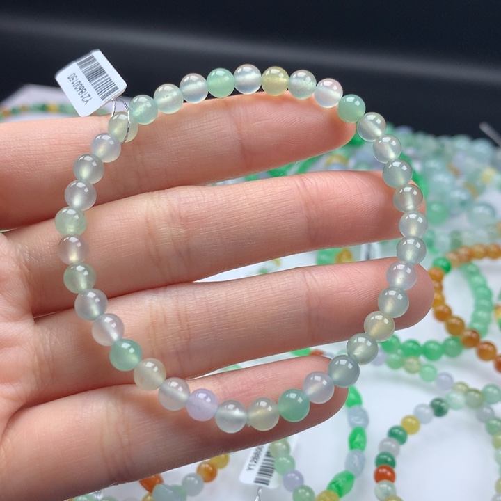 翡翠手镯未镶嵌卡