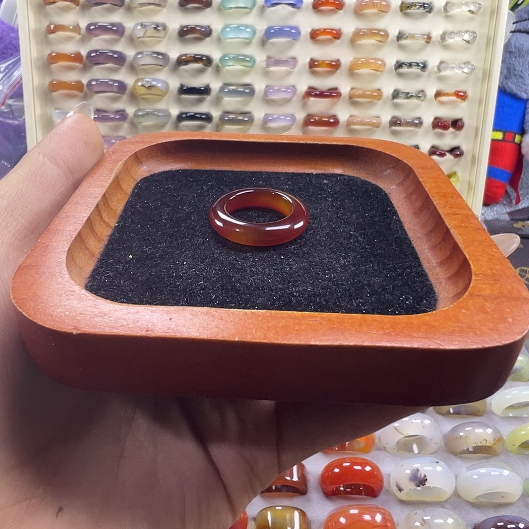 汝***备玛瑙/玉髓未镶嵌戒指B18不退换17港14