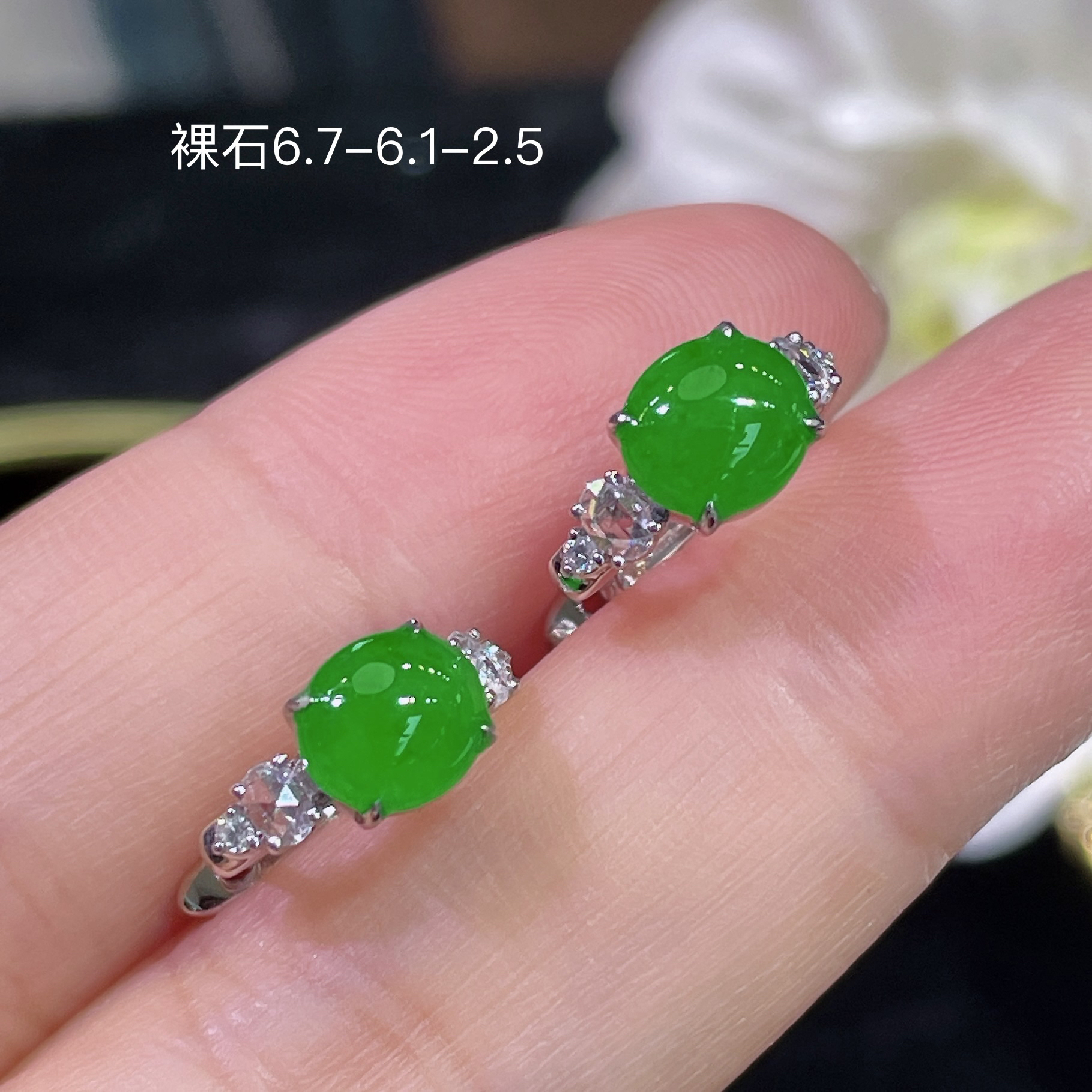 高端翡翠天然缅甸A货18k金镶嵌钻石阳绿 冰阳绿辣绿色蛋面耳包