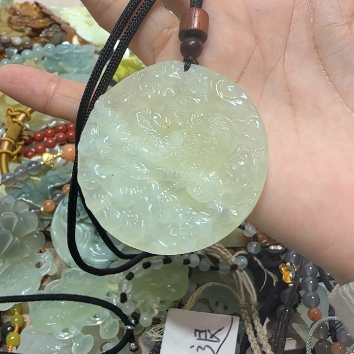 蛇纹石玉吊坠未镶嵌