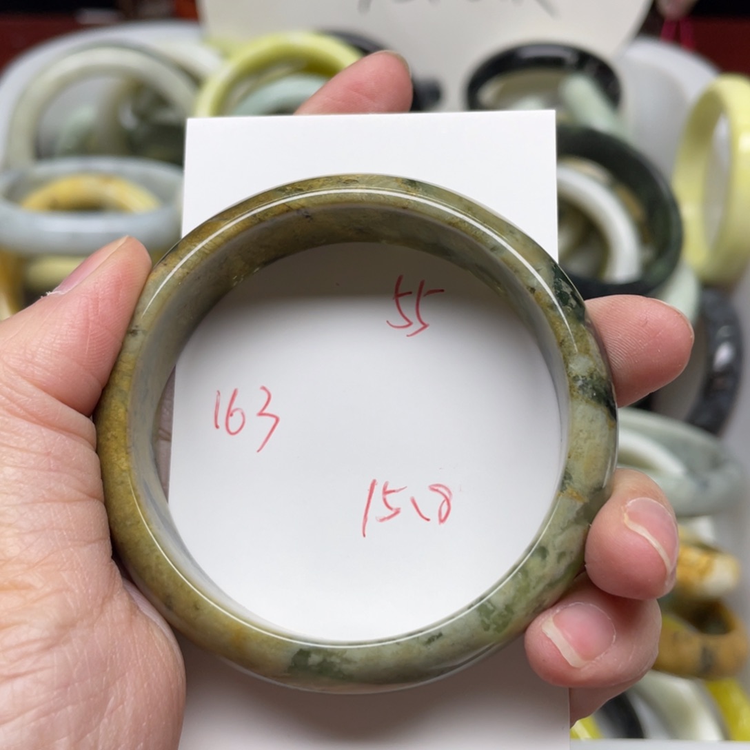 蛇纹石玉手镯未镶嵌