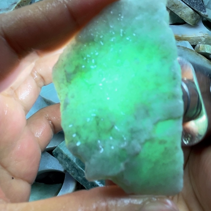 翡翠吊坠(不含链)未镶嵌天然翡翠边角料