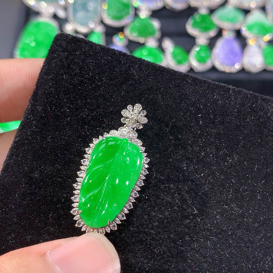 翡翠18K金镶嵌颈饰