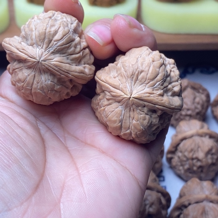 懂***哈大叶紫檀（黑酸枝木类）金蟾尊有黄尖，不退不换