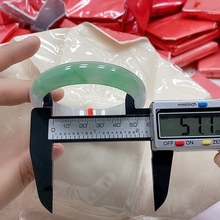 翡翠手镯未镶嵌84                 