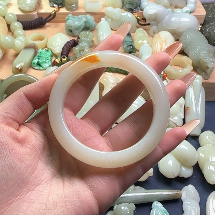 和田玉手镯未镶嵌大*