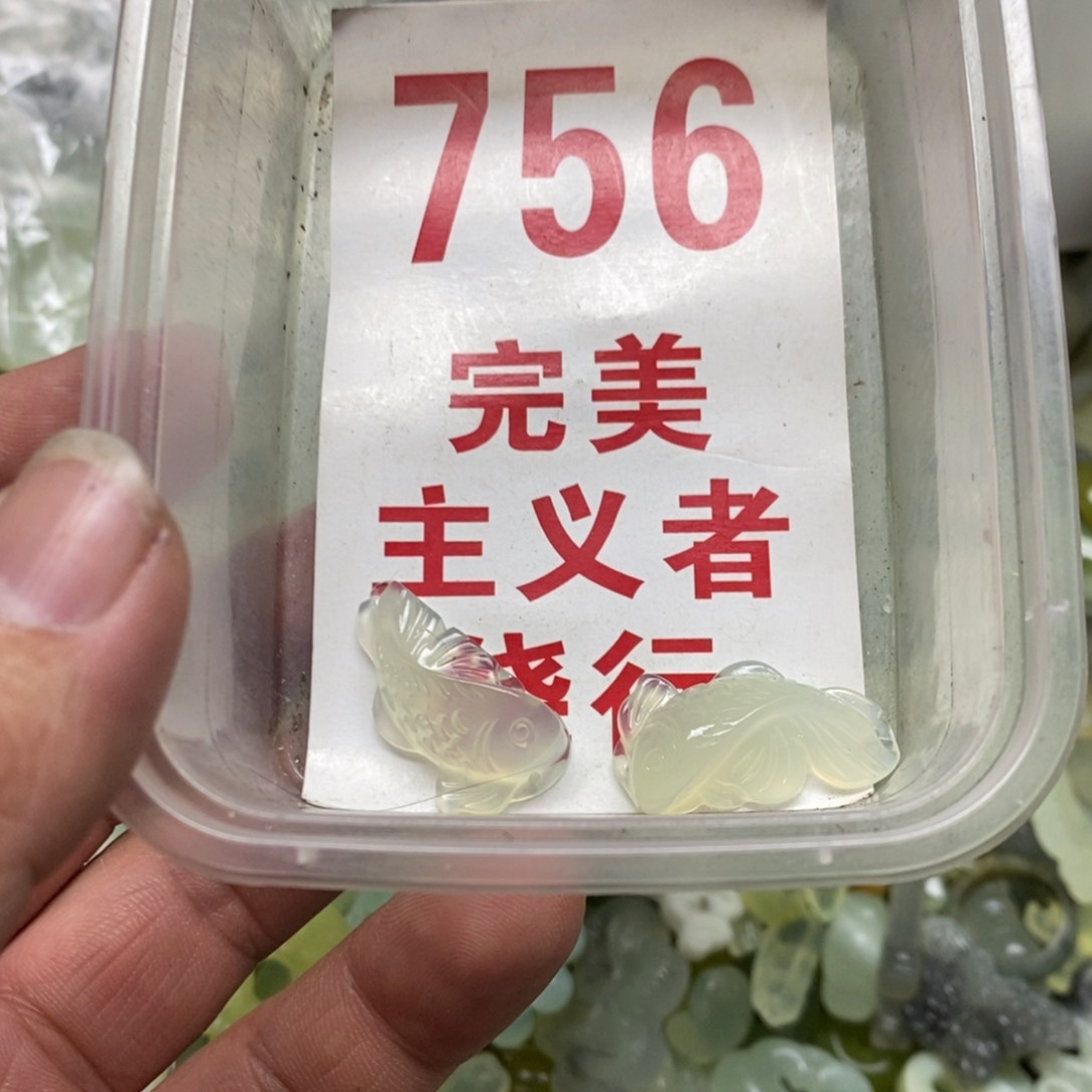 蛇纹石玉挂坠未镶嵌