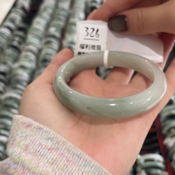 未镶嵌手镯石英岩玉