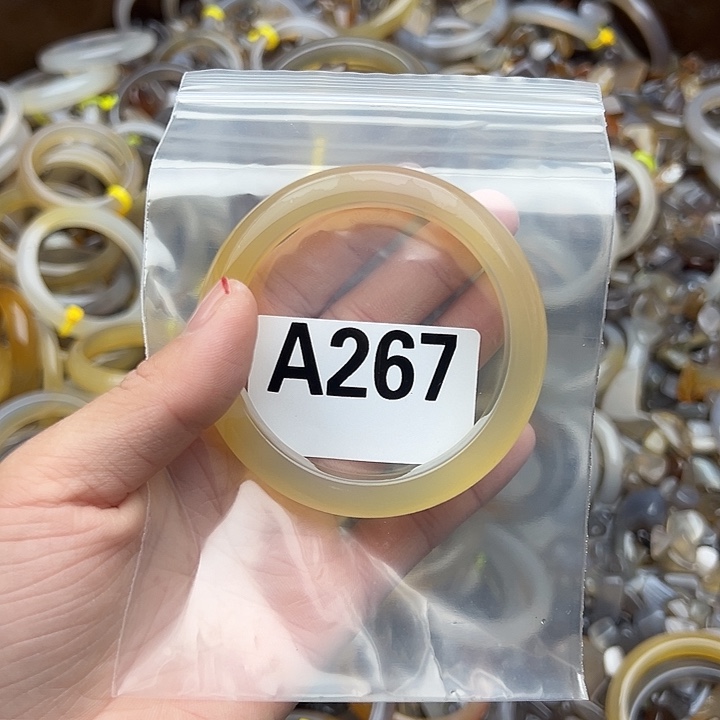 润***琪玛瑙/玉髓未镶嵌手镯267