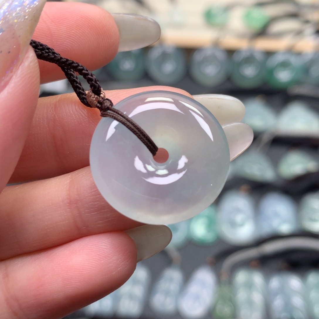 翡翠颈饰未镶嵌扣子