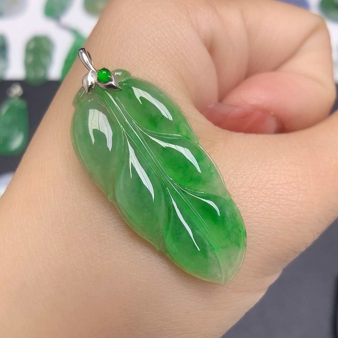 翡翠颈饰18K金镶嵌叶子