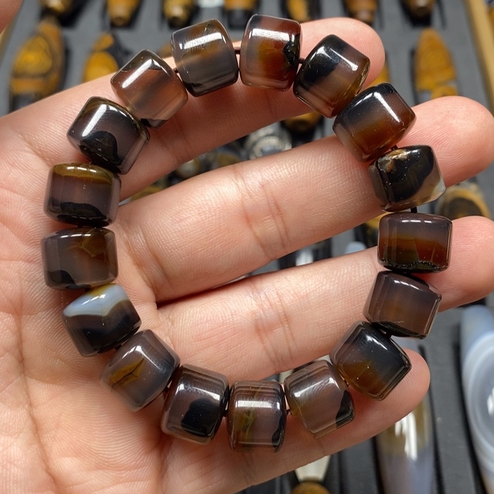 玛瑙/玉髓颈饰未镶嵌