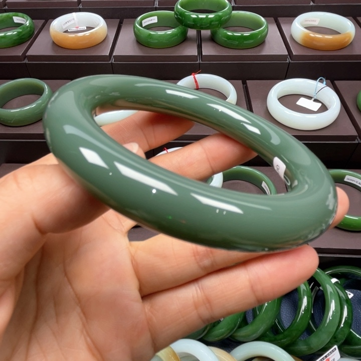 和田玉未镶嵌手镯