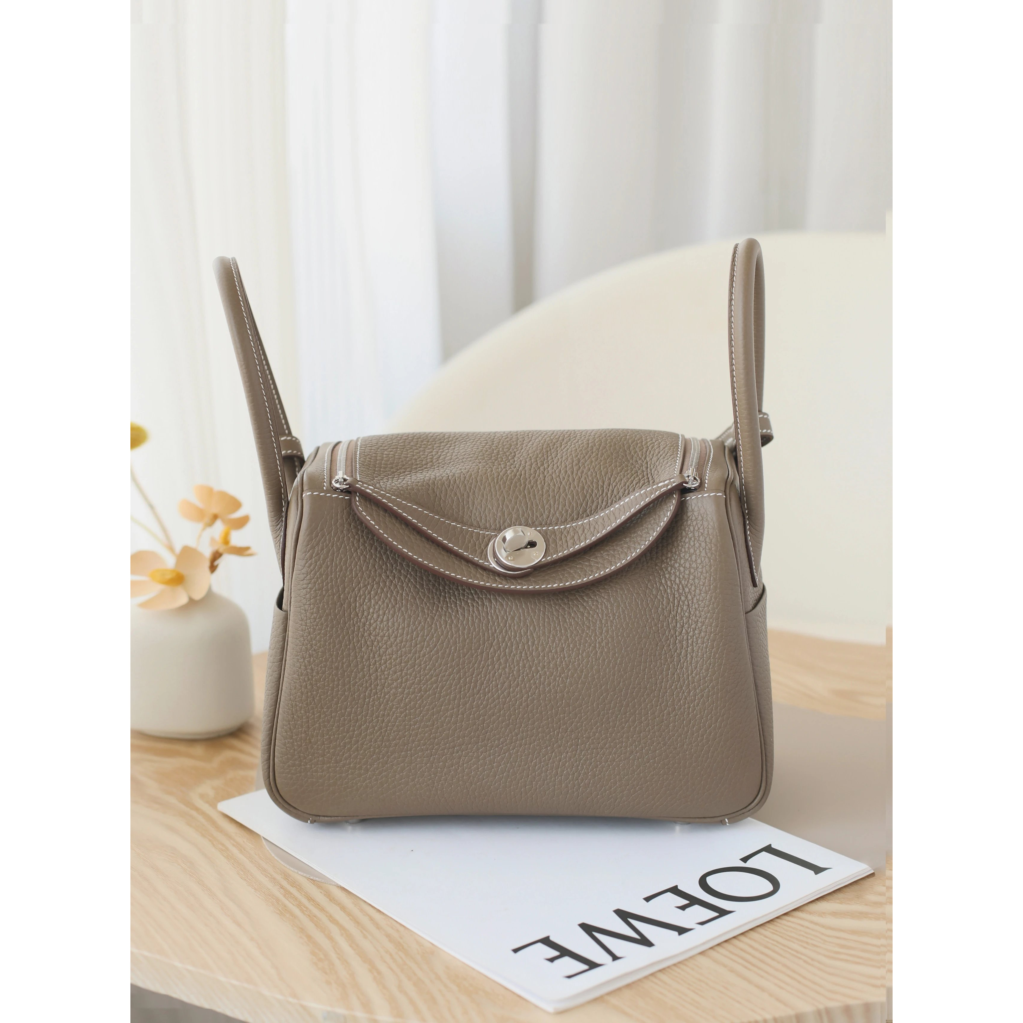 全新未使用 Hermes/爱马仕 Lindy26 W刻 TC皮 大象灰 银扣