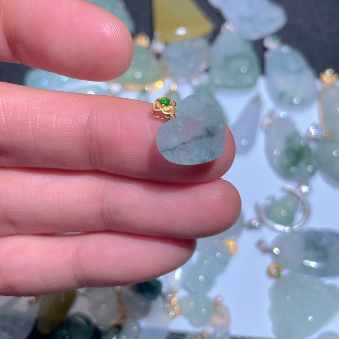 翡翠颈饰18K金镶嵌翡翠