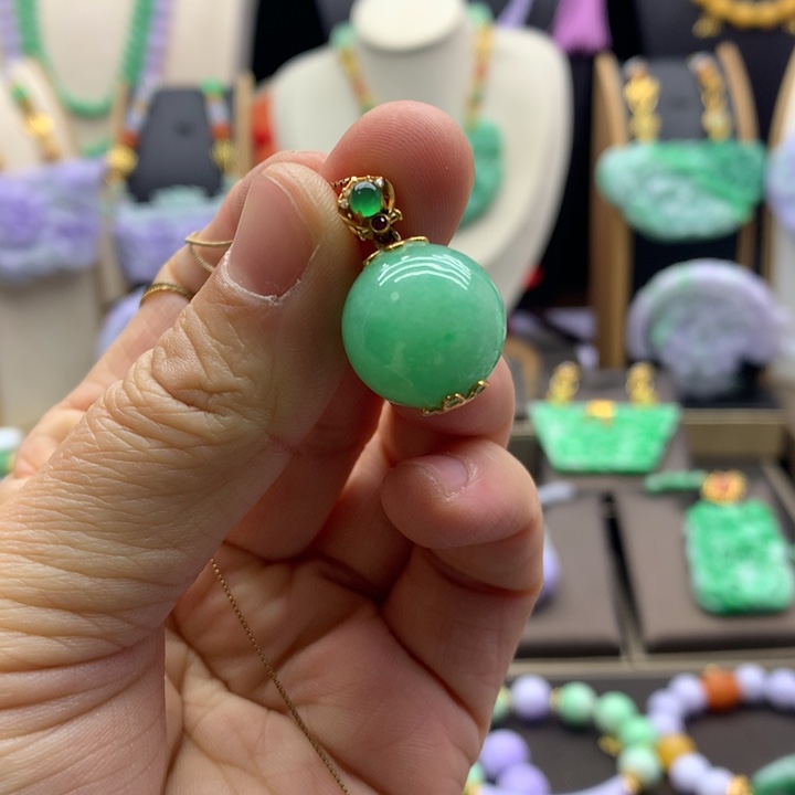 翡翠吊坠(不含链)18K金镶嵌