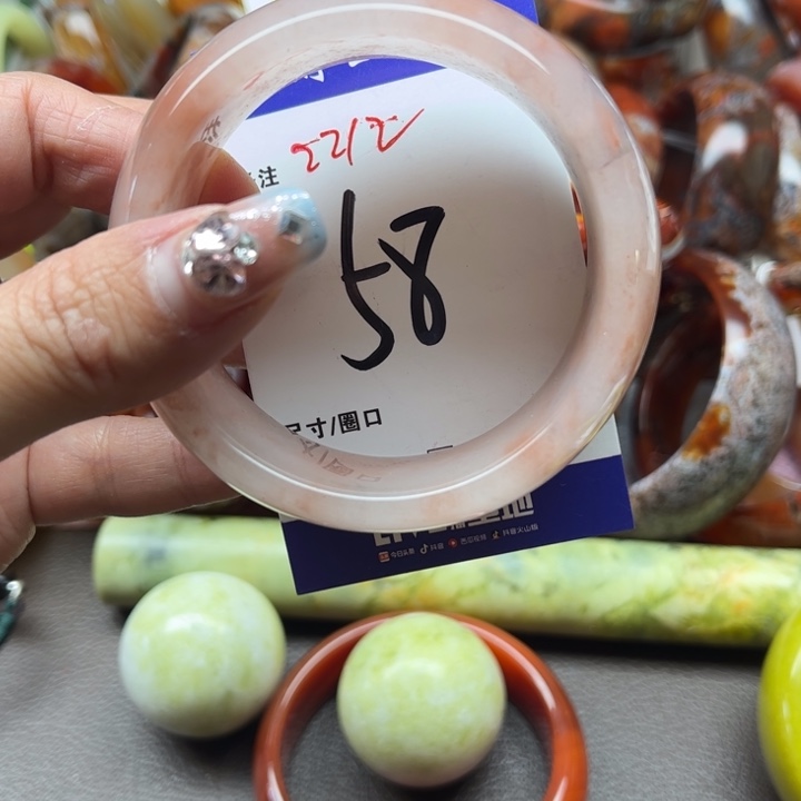 石英质玉手镯未镶嵌