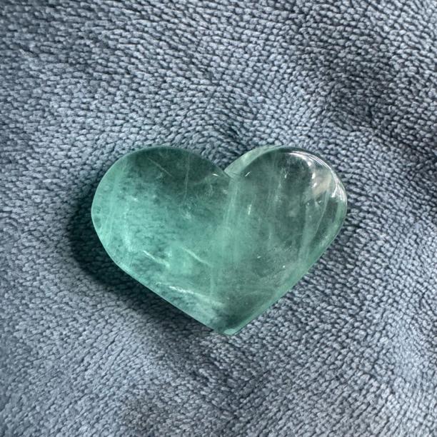 天然萤石爱心摆件