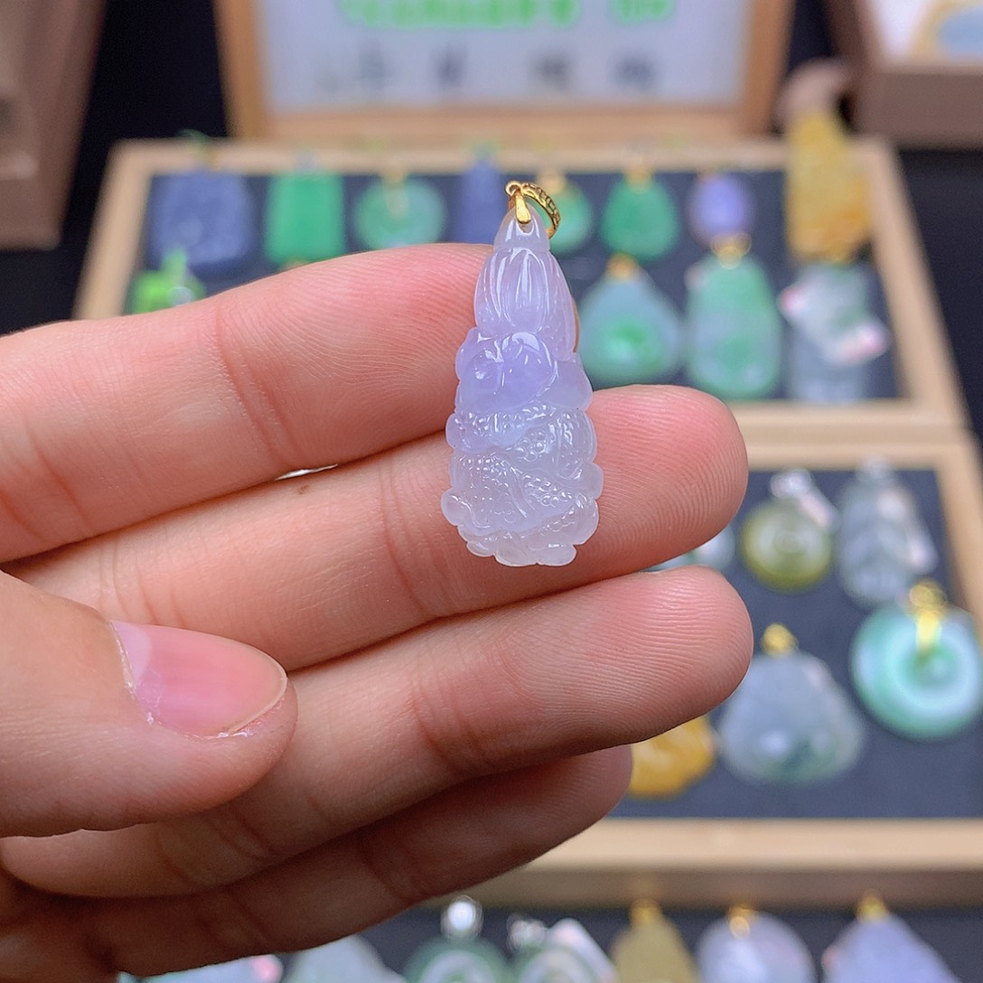 翡翠颈饰18K金镶嵌翡翠