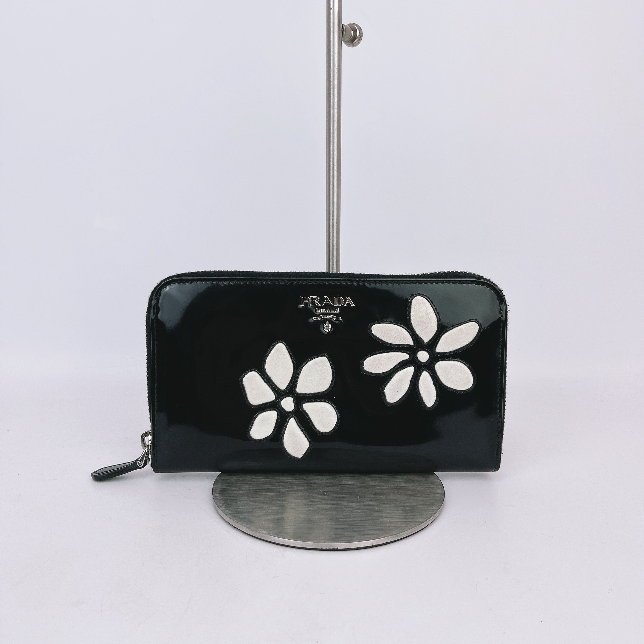 95新 Prada/普拉达 普拉达 黑色漆皮钱包底19 E980