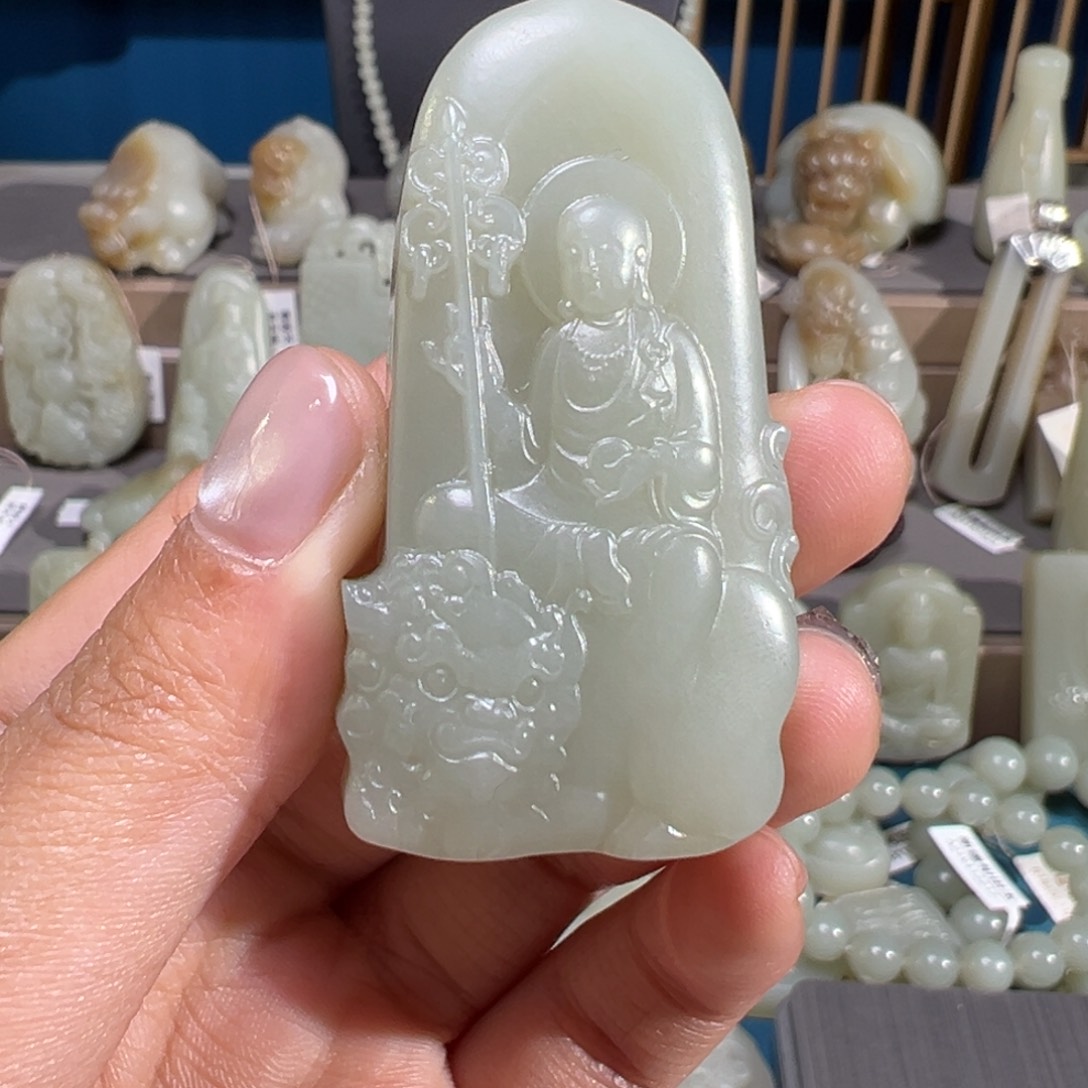 向***左和田玉（糖玉）未镶嵌颈饰