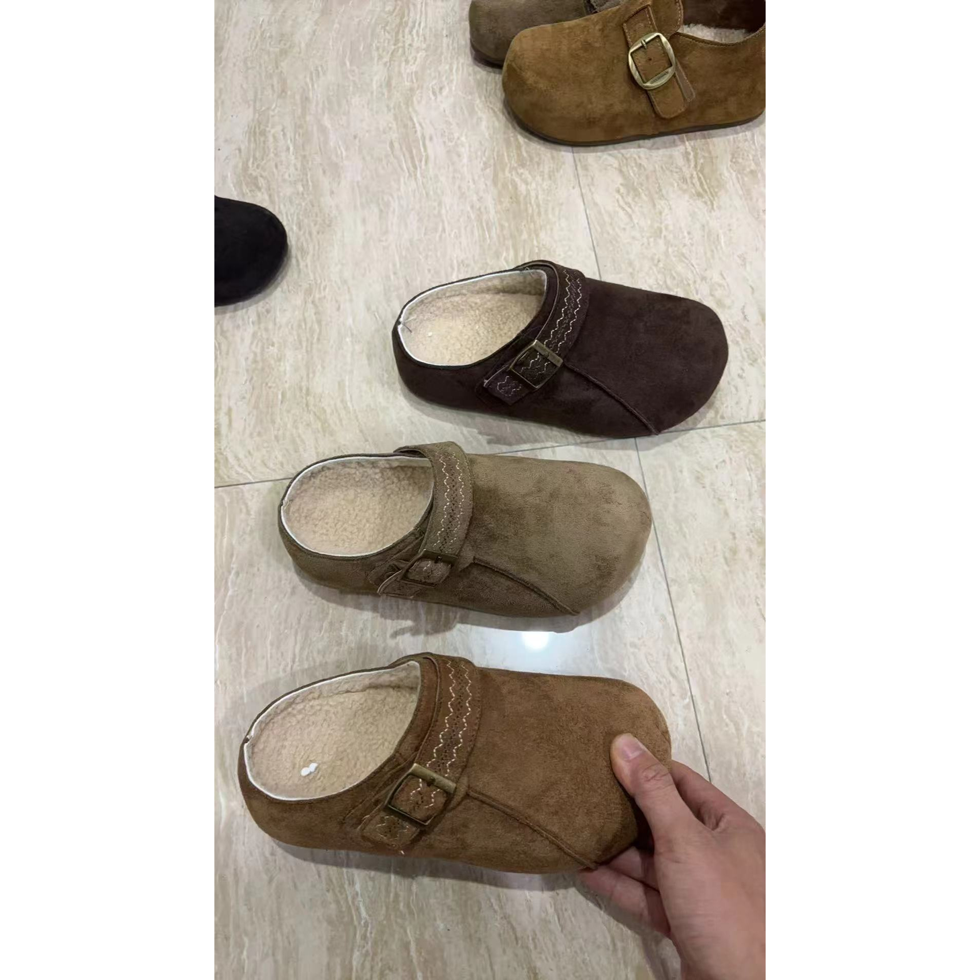 A669成人时尚百搭舒适加绒皮面博肯拖鞋